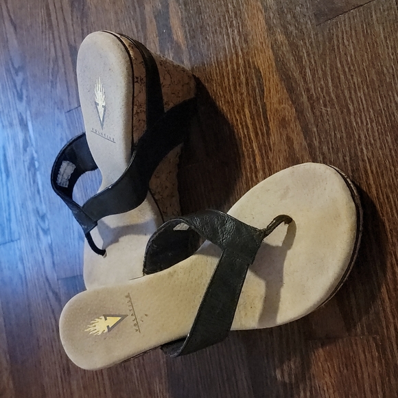 Volatile platform flip flops